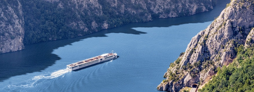 The Rise of Grand Voyages