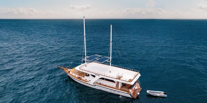 Sail Maldives Tours, couples and ocean cruise holiday experience
